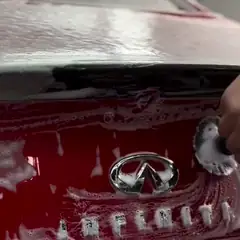 Емблеми й шви щіточкою