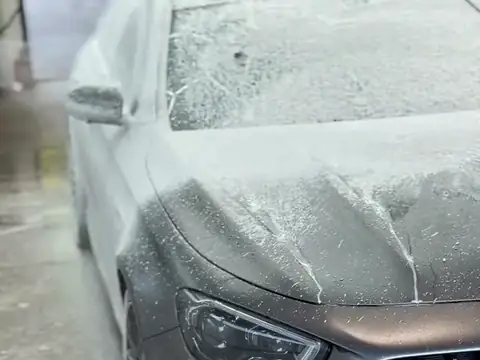 Mercedes-AMG E63 в активній піні